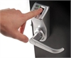 Hướng dẫn cách thay pin khóa cửa từ đúng cách- censmart.vn