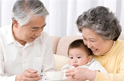 Dịch vụ lắp đặt khóa cửa thông minh có phù hợp cho người cao tuổi