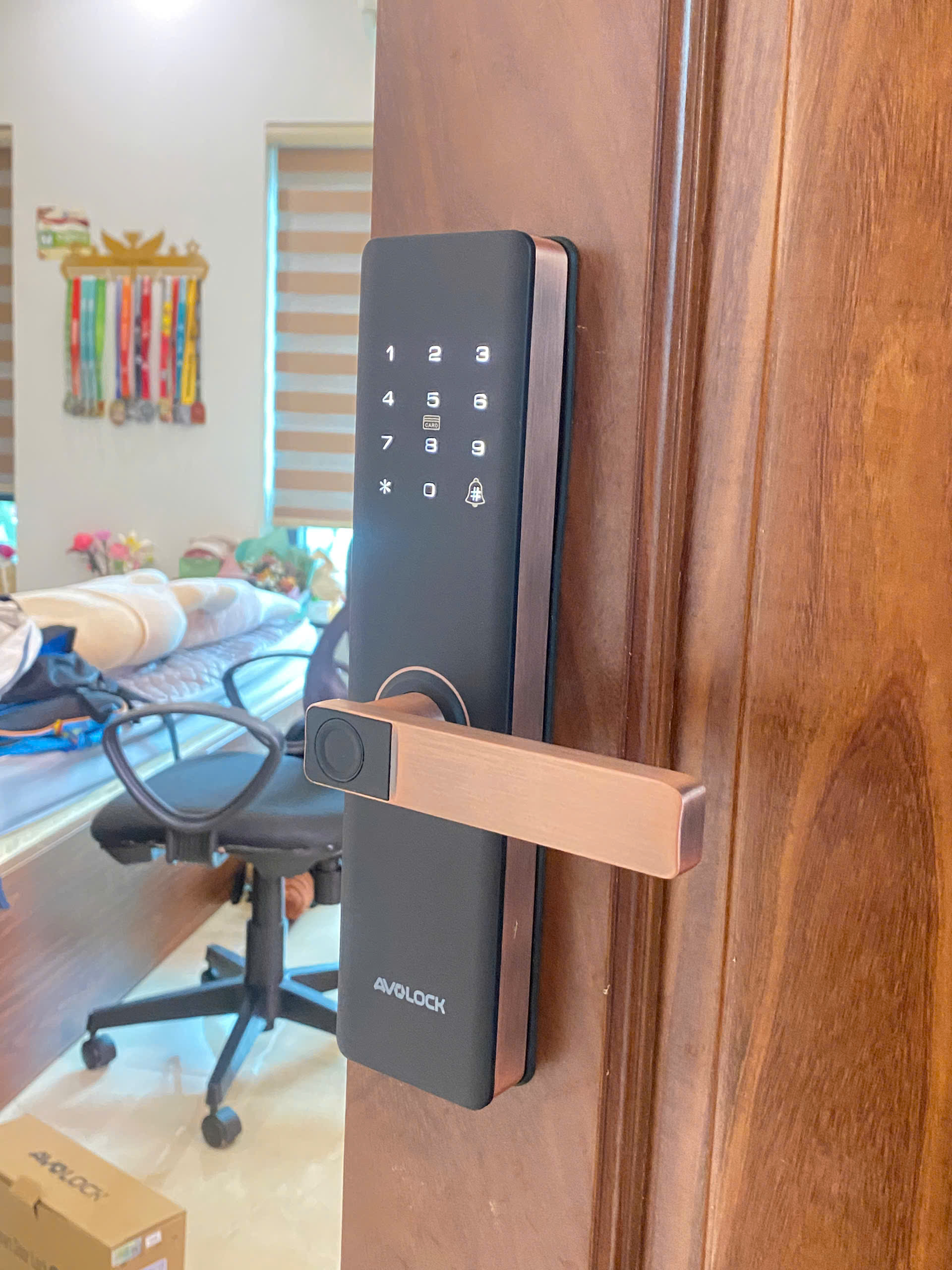 Khóa cửa vân tay Avolock AV60 - nhập khẩu nguyên chiếc MALAYSIA