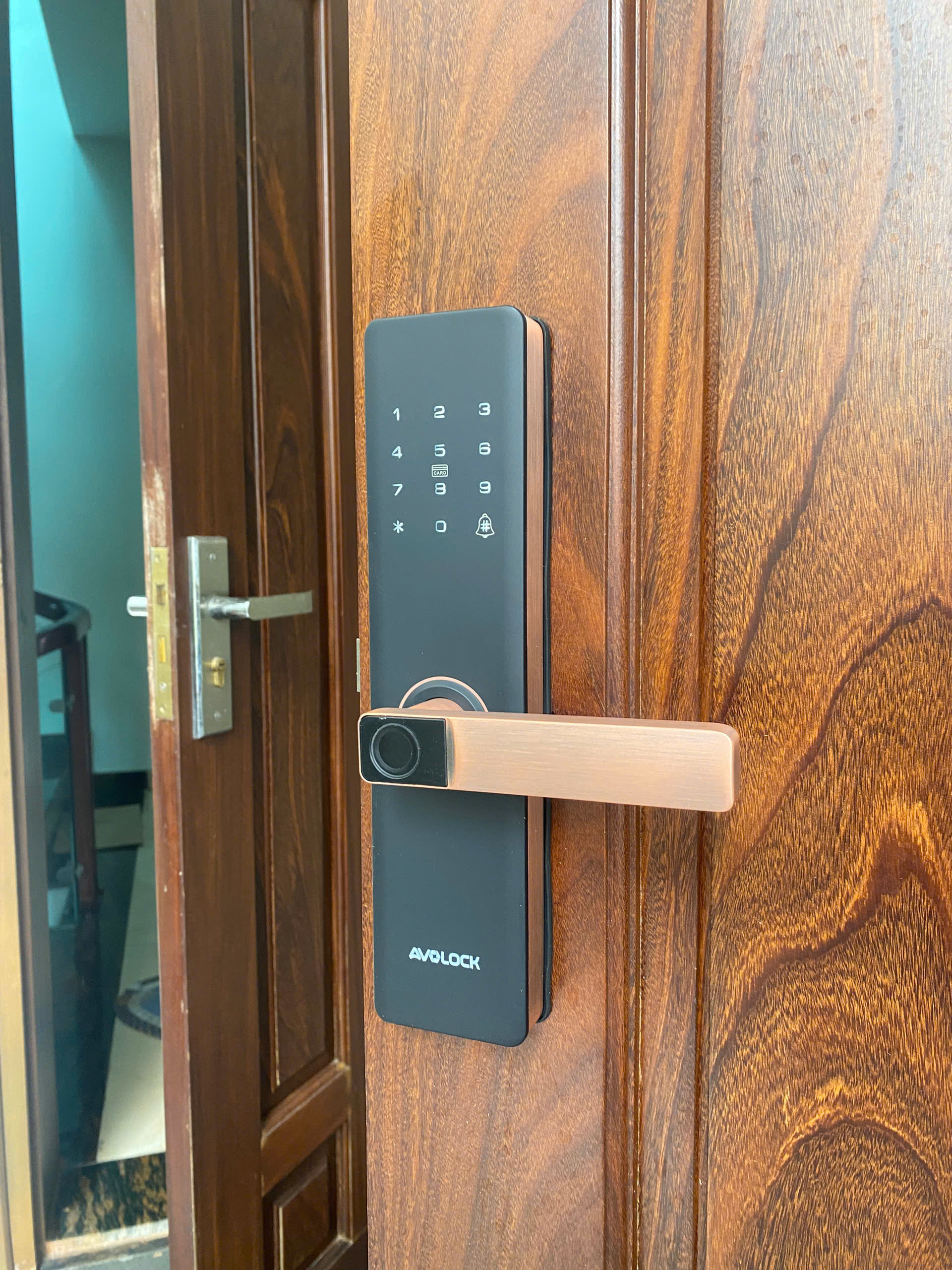 Khóa cửa vân tay Avolock AV60 - nhập khẩu nguyên chiếc MALAYSIA