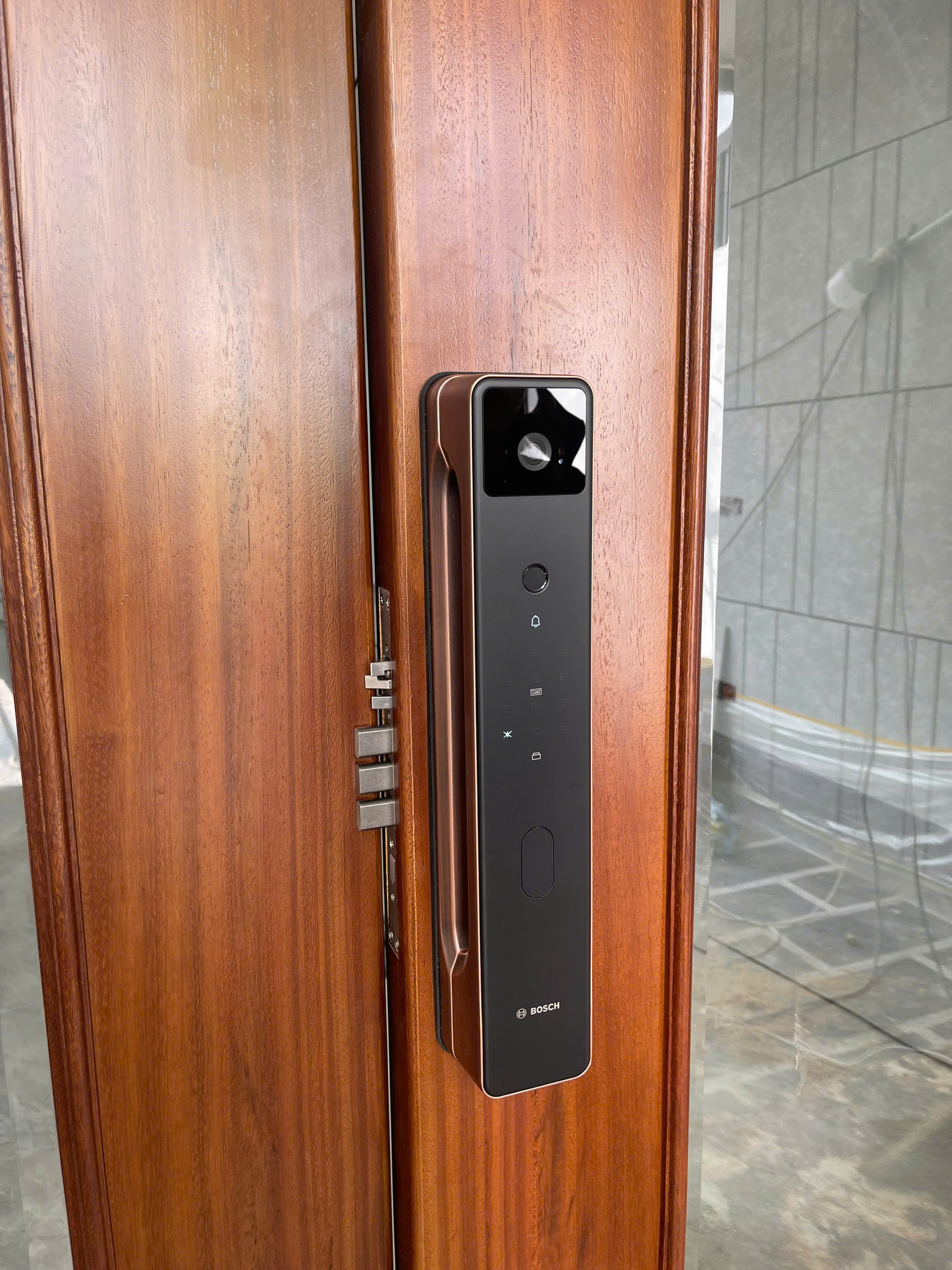 Khóa cửa vân tay Bosch FU8 Plus Black Face ID, App Wifi