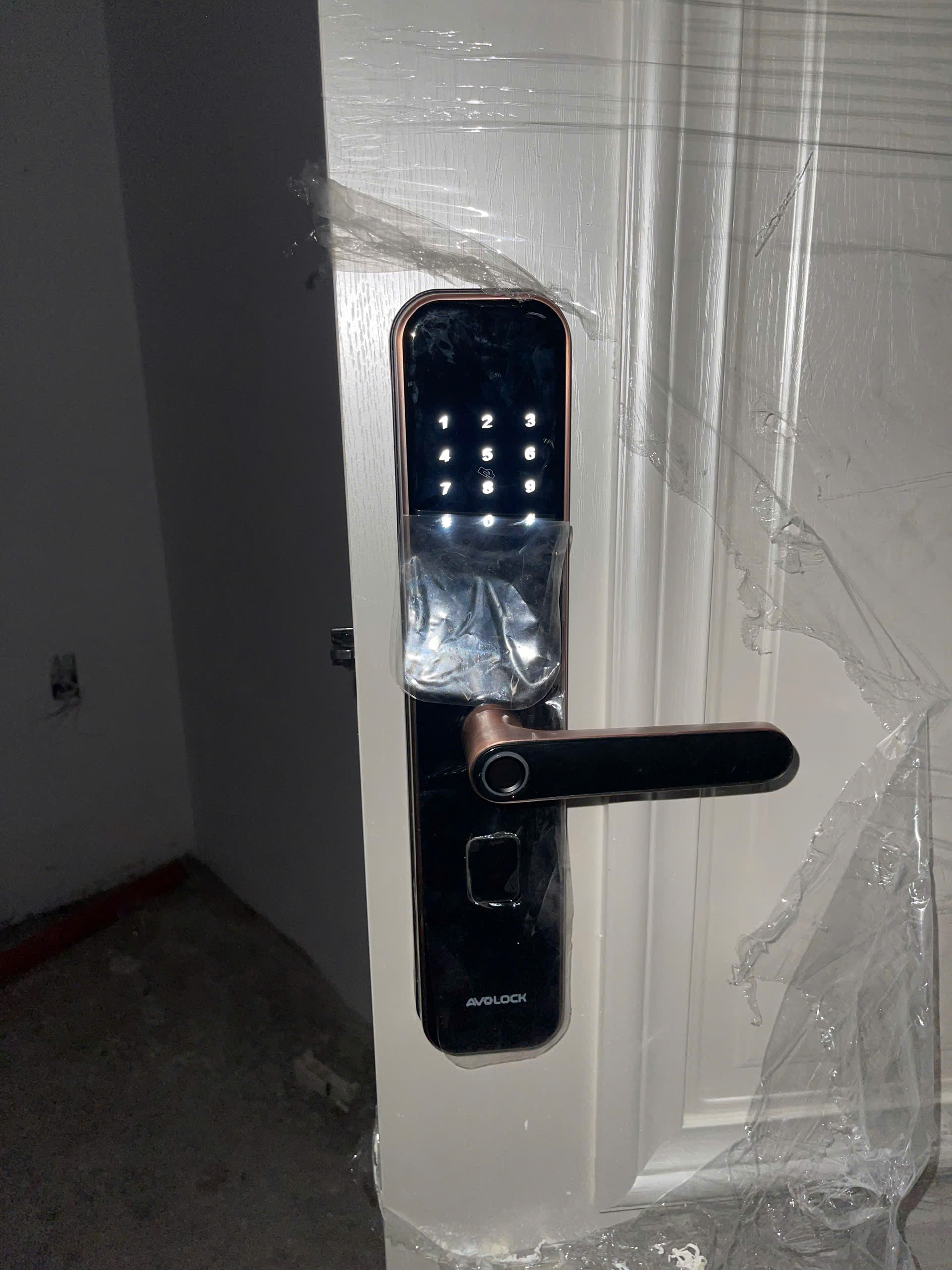 Khóa cửa vân tay Avolock AV65 - nhập khẩu nguyên chiếc MALAYSIA