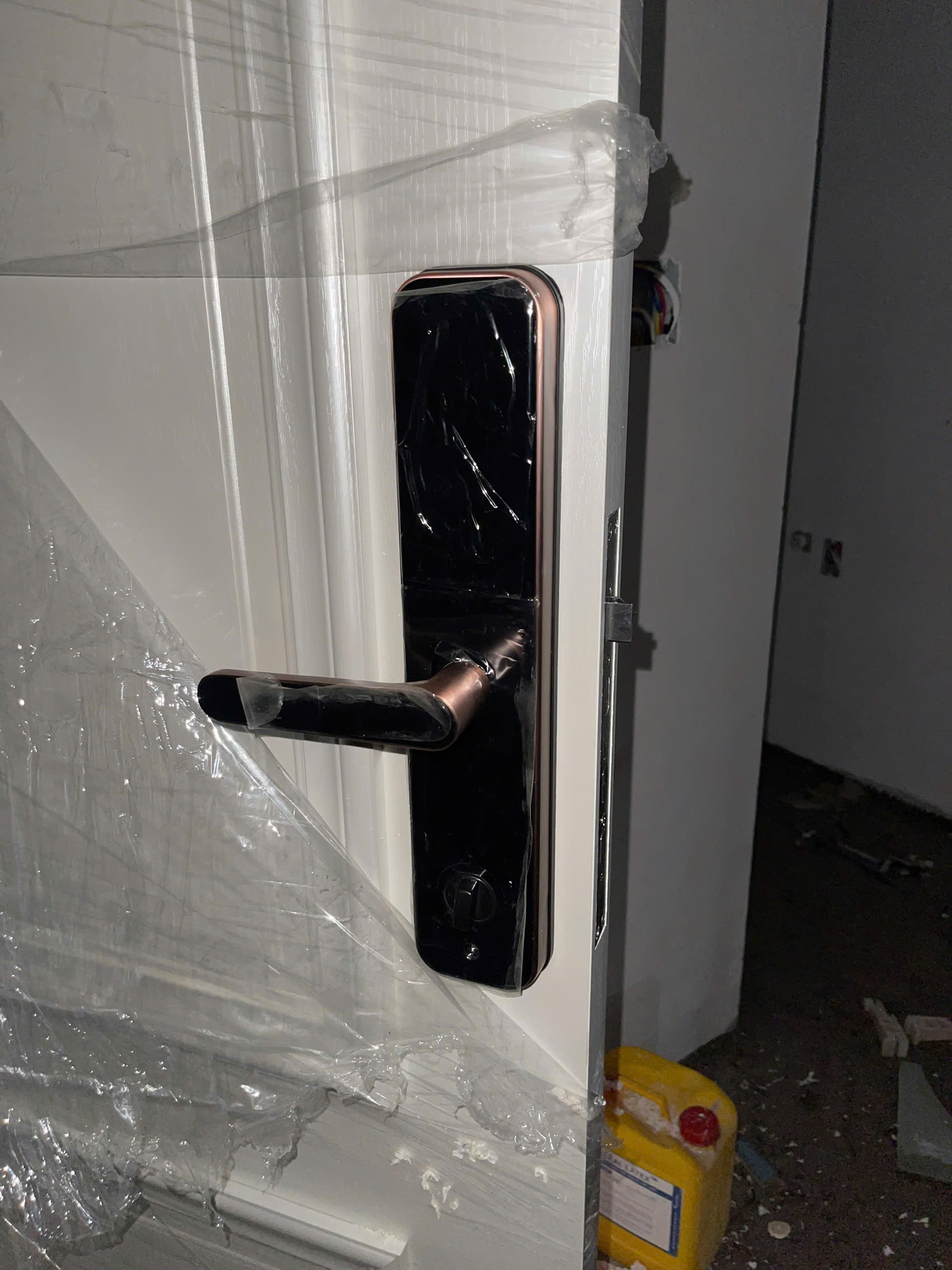 Khóa cửa vân tay Avolock AV65 - nhập khẩu nguyên chiếc MALAYSIA