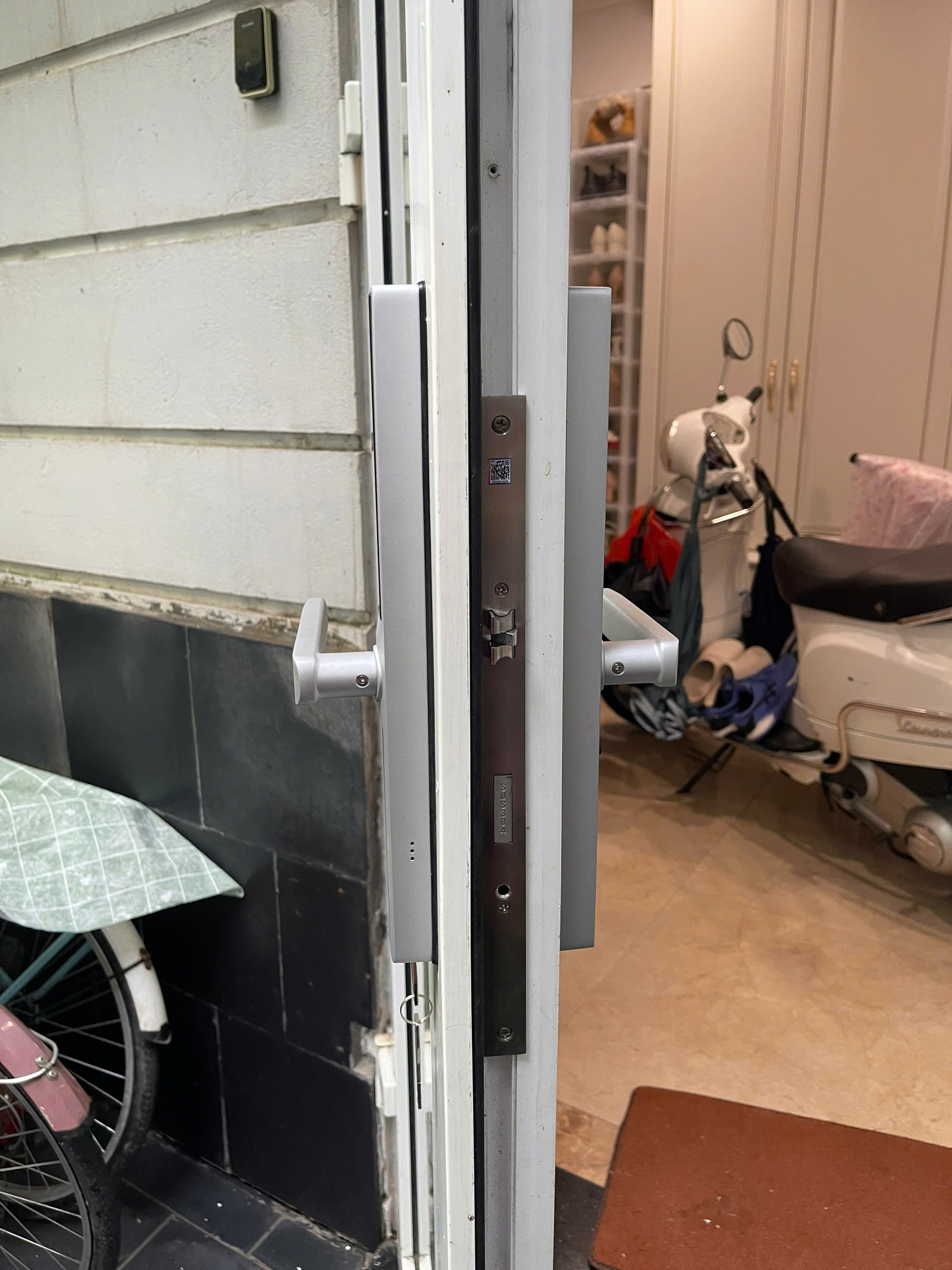 Khóa cửa nhôm Avolock AN393